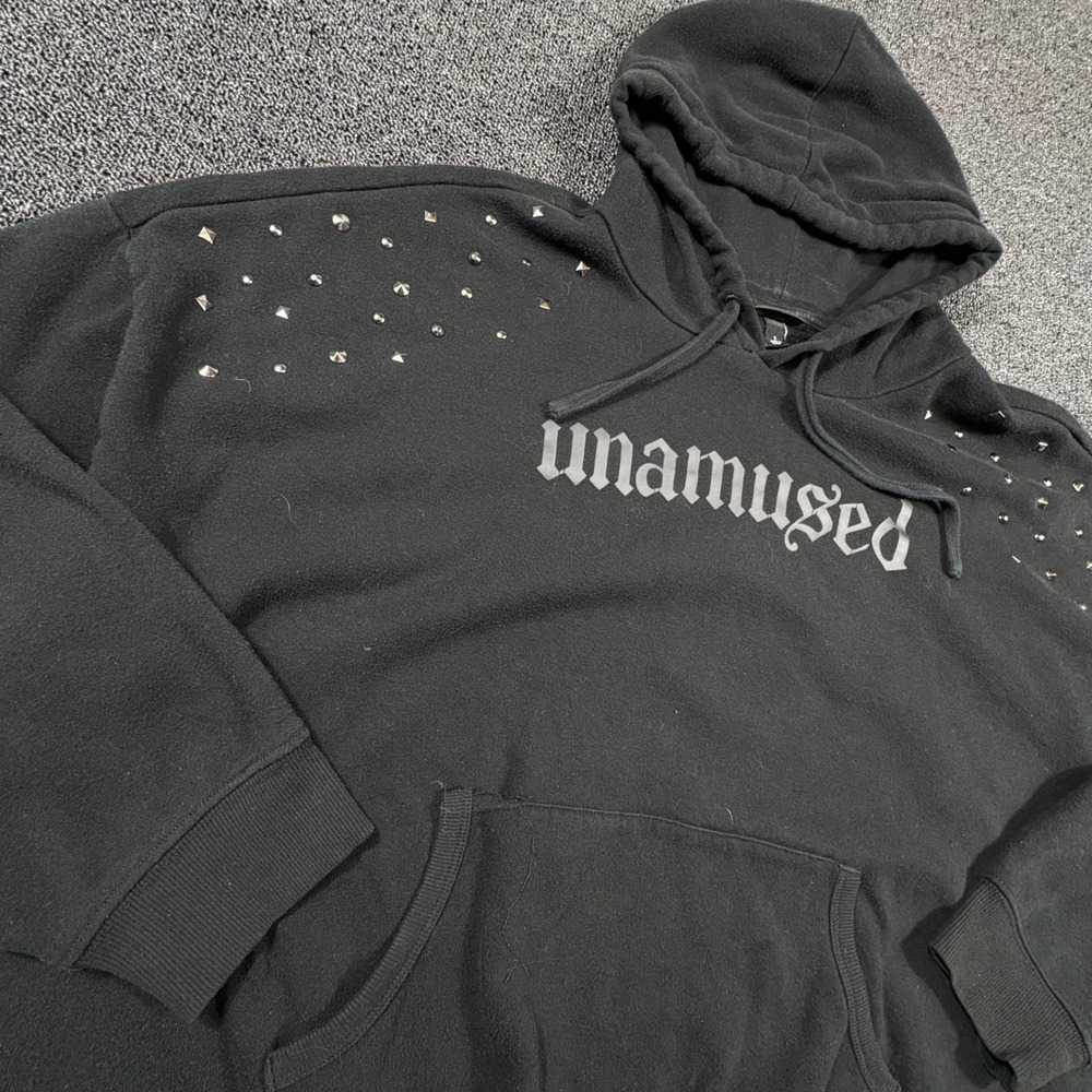 Torrid Women's Size 1 Pullover Hoodie Unamused Graphic Studded Shoulders Goth